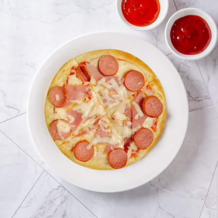 Pizza thịt dăm bông xúc xích